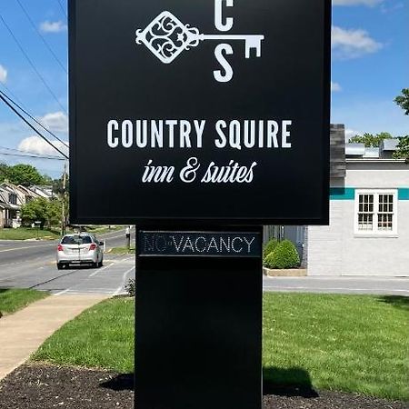 Country Squire Inn And Suites New Holland Buitenkant foto