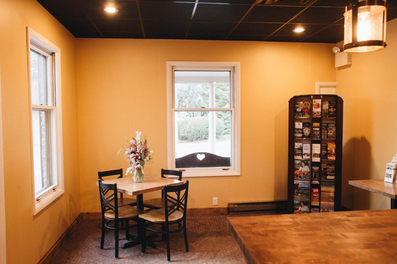 Country Squire Inn And Suites New Holland Buitenkant foto