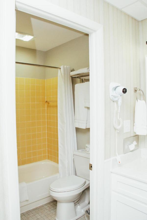 Country Squire Inn And Suites New Holland Buitenkant foto