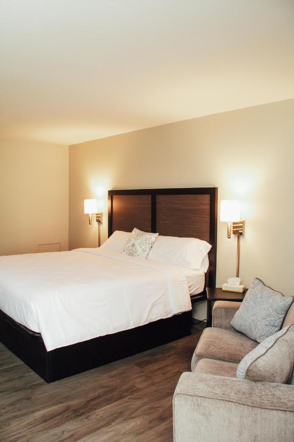 Country Squire Inn And Suites New Holland Buitenkant foto