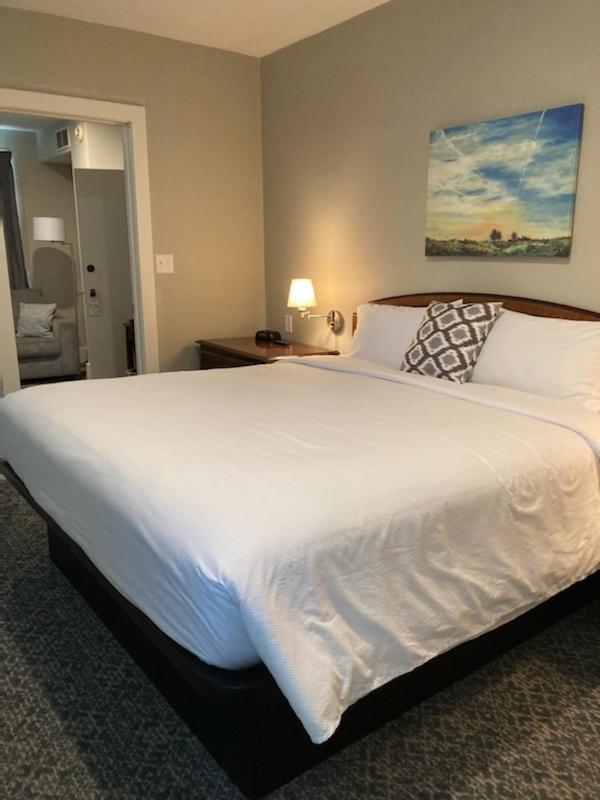 Country Squire Inn And Suites New Holland Buitenkant foto