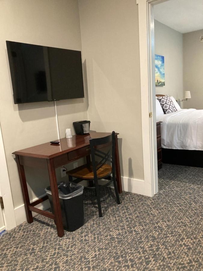 Country Squire Inn And Suites New Holland Buitenkant foto