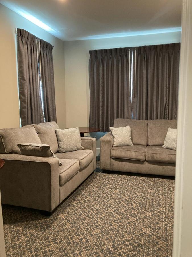 Country Squire Inn And Suites New Holland Buitenkant foto
