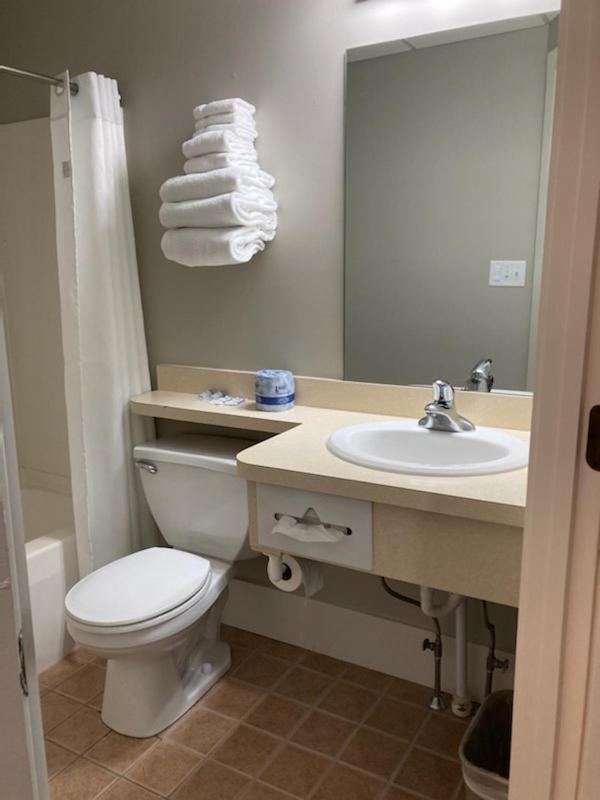 Country Squire Inn And Suites New Holland Buitenkant foto