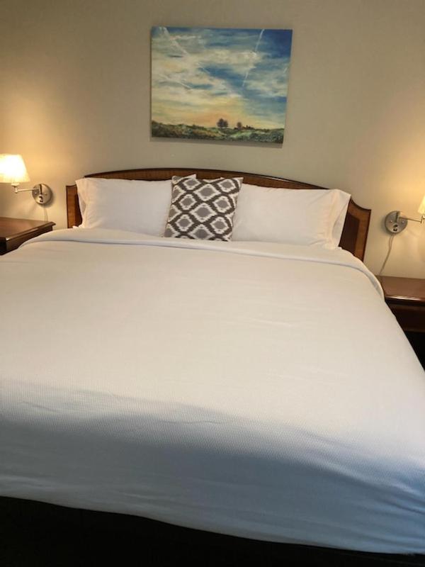 Country Squire Inn And Suites New Holland Buitenkant foto