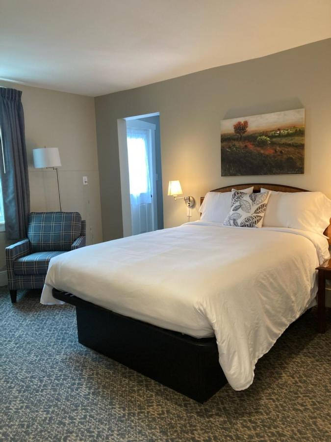 Country Squire Inn And Suites New Holland Buitenkant foto