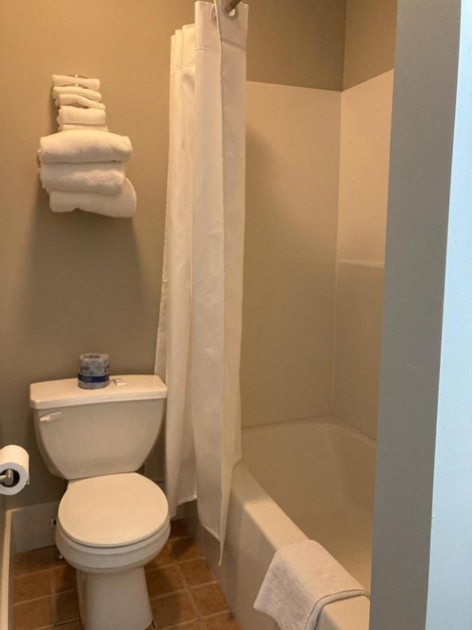 Country Squire Inn And Suites New Holland Buitenkant foto