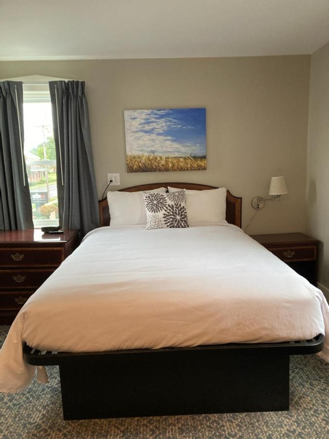 Country Squire Inn And Suites New Holland Buitenkant foto