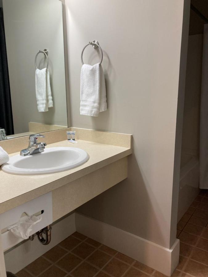 Country Squire Inn And Suites New Holland Buitenkant foto