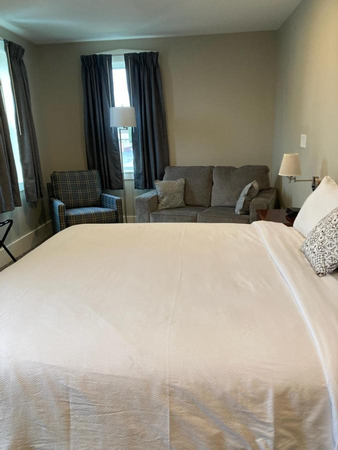Country Squire Inn And Suites New Holland Buitenkant foto