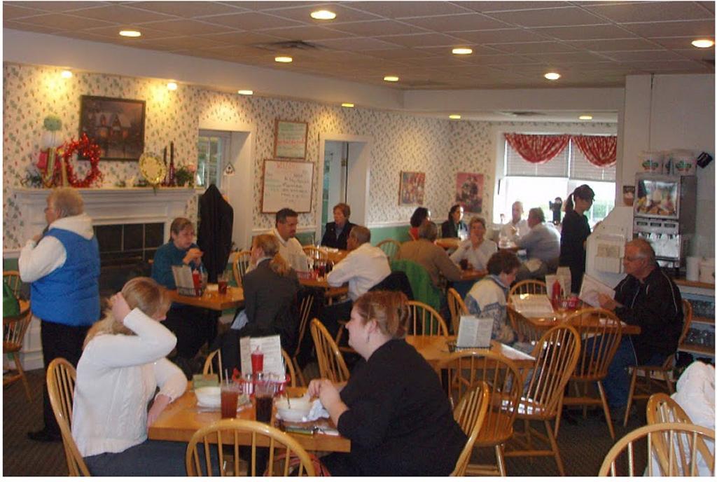 Country Squire Inn And Suites New Holland Buitenkant foto