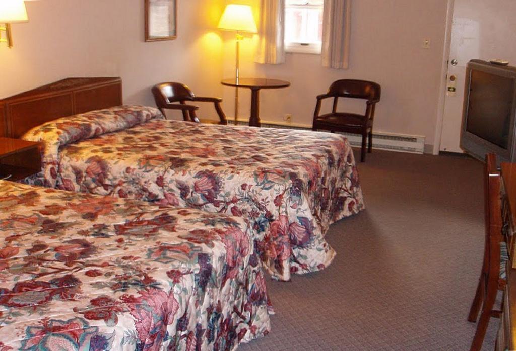 Country Squire Inn And Suites New Holland Buitenkant foto