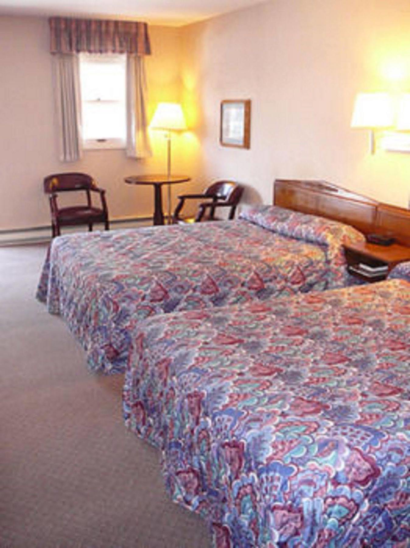 Country Squire Inn And Suites New Holland Buitenkant foto