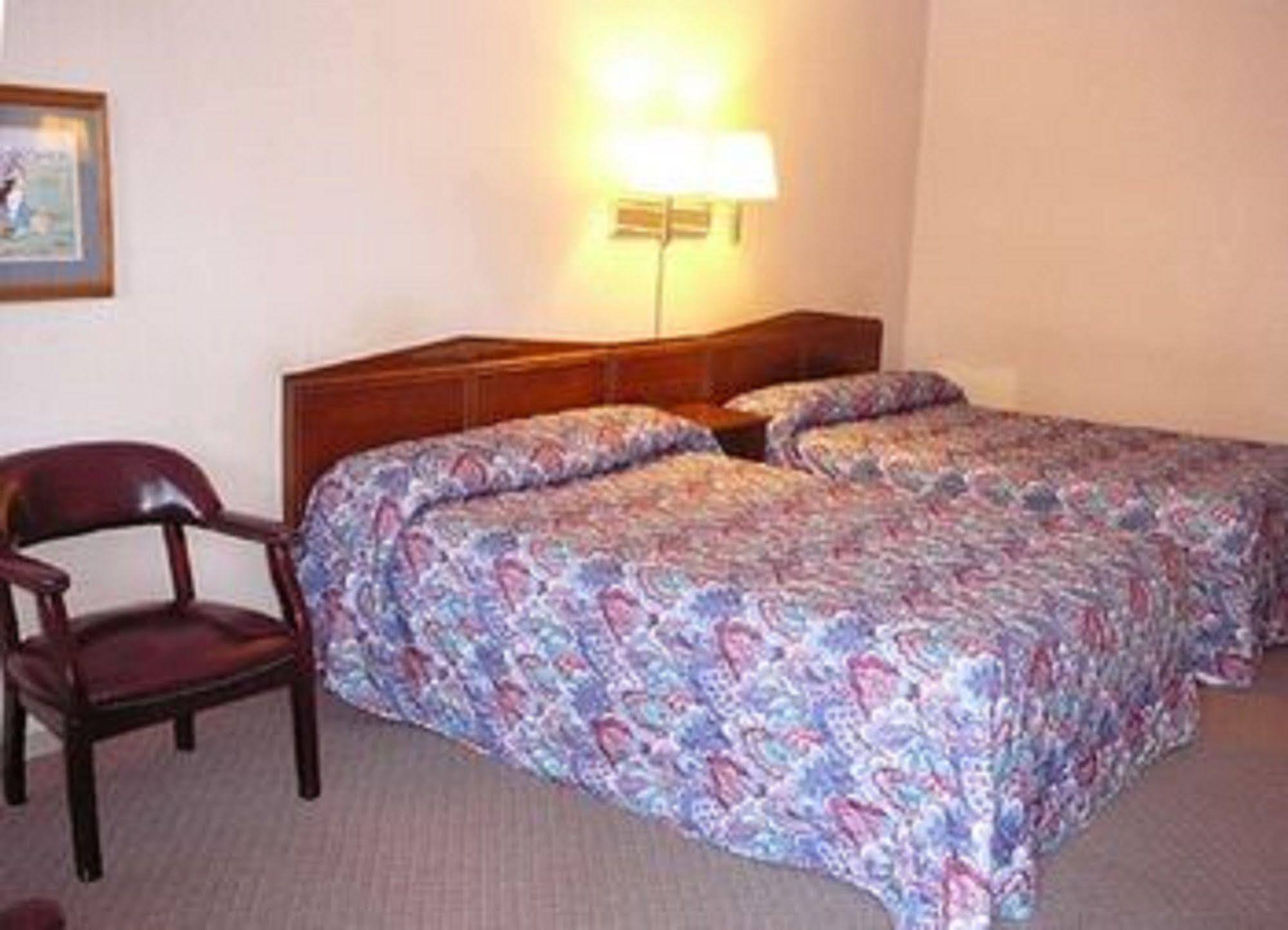 Country Squire Inn And Suites New Holland Buitenkant foto